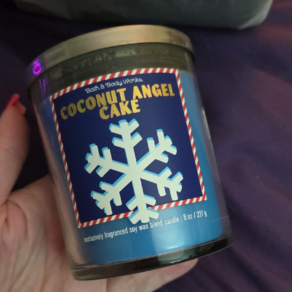Bath & Body Works Coconut Angel Cake Candle - Blue and White